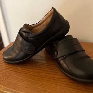 Woman’s black leather shoe. 10.5 W. 1inch rubber sole heel.